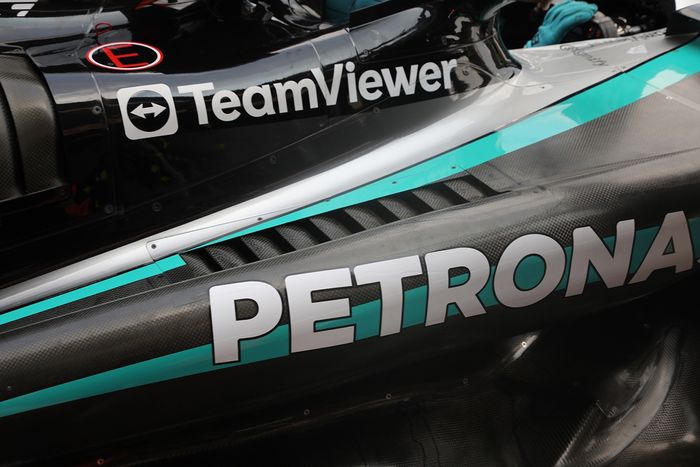 Mercedes W15 detalle