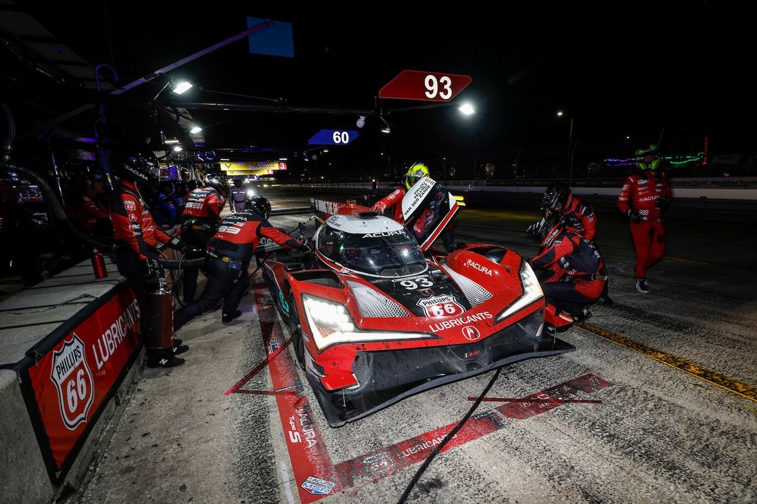 #93 Acura Meyer Shank Racing w/Curb Agajanian Acura ARX-06: Renger Van Der Zande, Nick Yelloly, Alex Palou