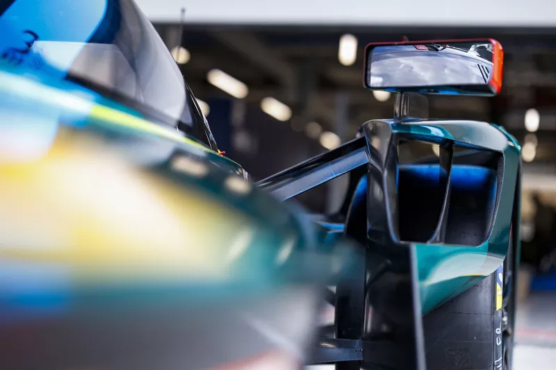 #009 Aston Martin Thor Team Aston Martin Valkyrie : Alex Riberas, Marco Sorensen, Roman De Angelis
