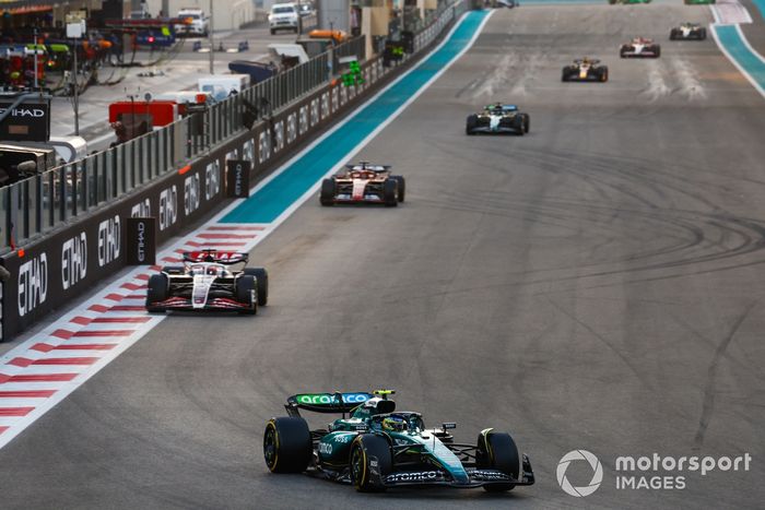 Fernando Alonso, Aston Martin AMR24, Kevin Magnussen, Haas VF-24, Charles Leclerc, Ferrari SF-24