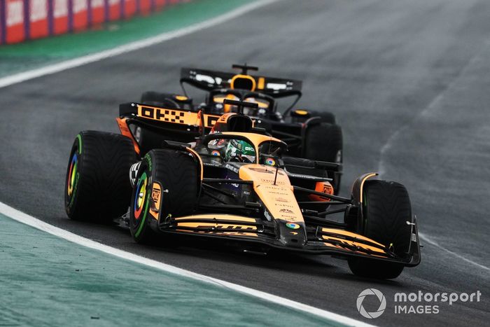 Oscar Piastri, McLaren MCL38, Max Verstappen, Red Bull Racing RB20