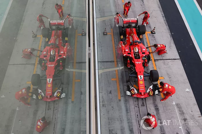 Sebastian Vettel, Ferrari SF70H fait un essai d'arrêt au stand