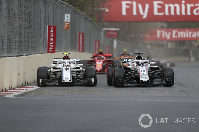 Charles Leclerc, Sauber C37 ve Lance Stroll, Williams FW41 battle