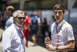 Президент BRDC Дерек Ворік, Джордж Расселл, Sahara Force India