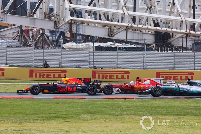 Max Verstappen, Red Bull Racing RB13, Sebastian Vettel, Ferrari SF70H, Lewis Hamilton, Mercedes AMG F1 W08
