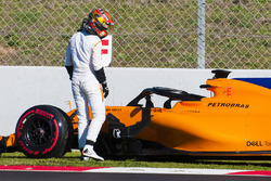 Stoffel Vandoorne, McLaren MCL33 stops on track