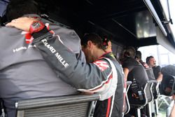 Race retiree Romain Grosjean, Haas F1 Team and Guenther Steiner, Team Prinicipal, Haas F1 Team