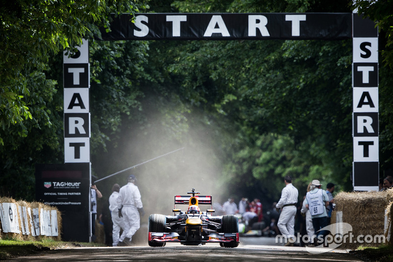 Pierre Gasly im Red Bull RB8