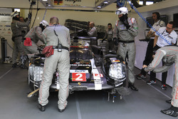 #2 Porsche Team Porsche 919 Hybrid: Romain Dumas, Neel Jani, Marc Lieb, crash