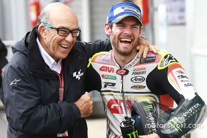Podio: Cal Crutchlow, Team LCR Honda con Carmelo Ezpeleta, CEO Dorna