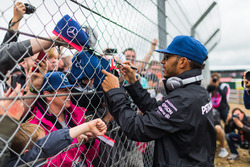 Lewis Hamilton, Mercedes AMG F1 with fans on the drivers parade