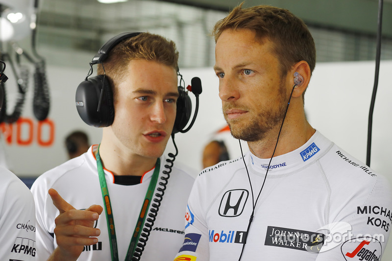 Stoffel Vandoorne, McLaren; Jenson Button, McLaren