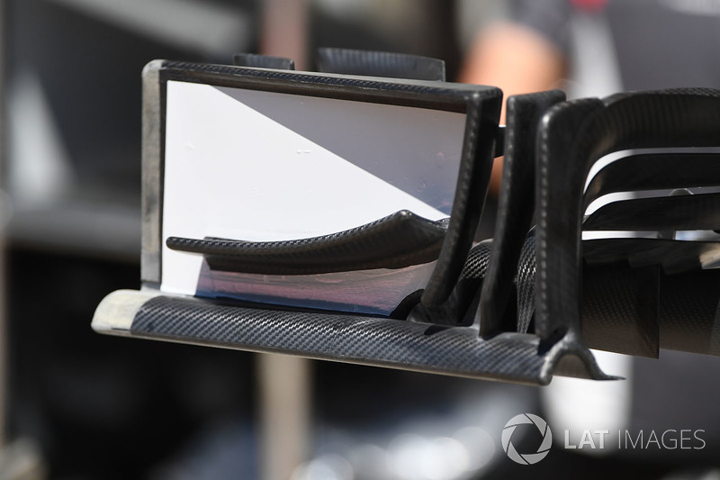 Haas F1 Team VF-17 detail van de voorvleugel