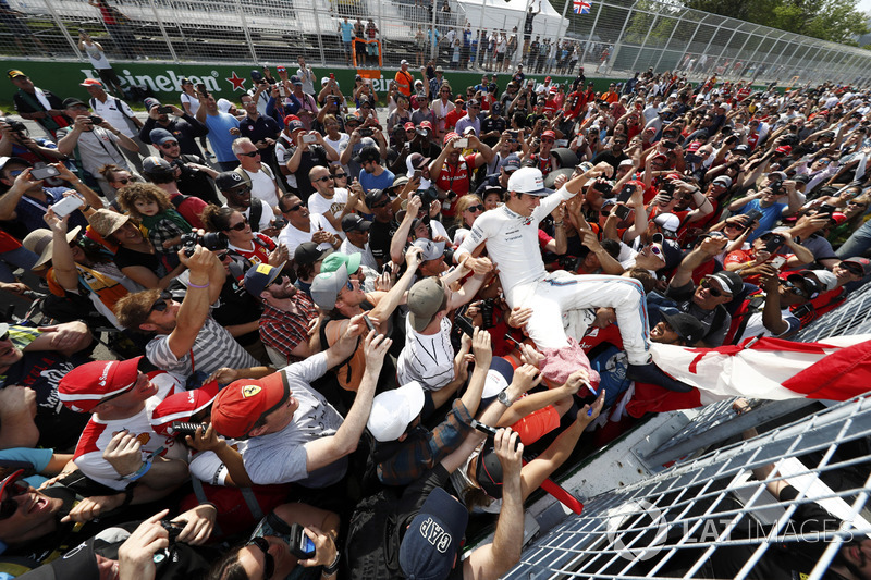 Lance Stroll, Williams, celebrates his first points, fans