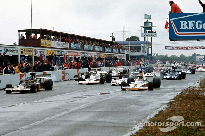 Inicio: Peter Revson, McLaren M23, Ronnie Peterson, Lotus 72D