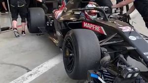 Esteban Ocon prueba los Pirelli de 18 pulgadas en Bahrein