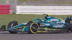 Prueba del Aston Martin AMR22