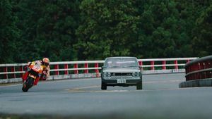 Marc Márquez impresiona en las carreteras de Japón