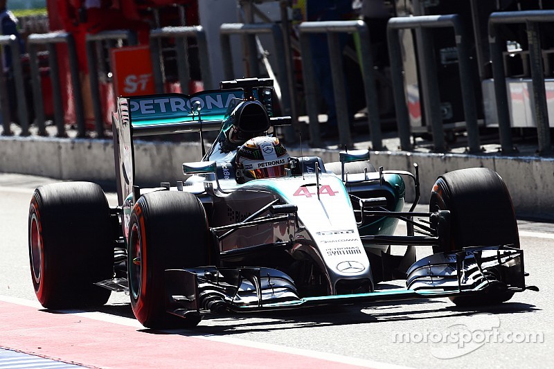 Lewis Hamilton, Mercedes AMG F1 W06 Abandona los pits