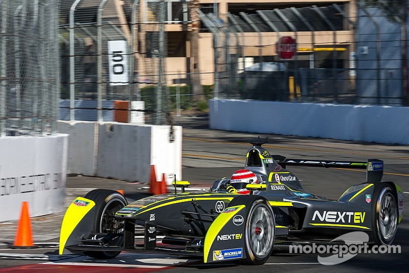 Nelson Piquet Jr. gana en Long Beach