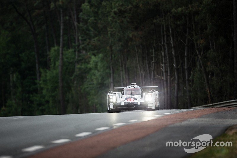 #19 Porsche Team Porsche 919 Hybrid: Nico Hulkenberg, Nick Tandy, Earl Bamber