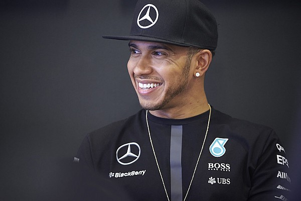 Hamilton espera una "verdadera carrera" con Rosberg en Silverstone