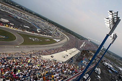 NASCAR cancela práctica de Sprint Cup en Kentucky