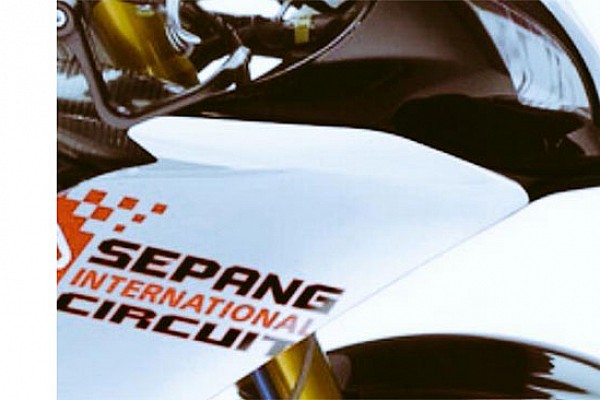Nuova livrea e sponsor per Max Biaggi a Sepang