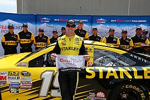 Carl Edwards logró la pole para la Brickyard 400