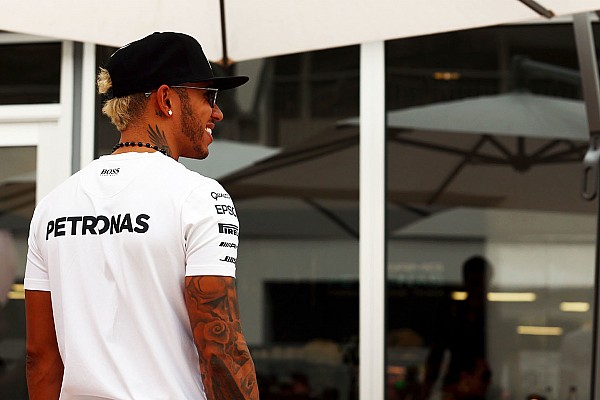 Hamilton dice que la marca de Senna es un hito que lo emociona