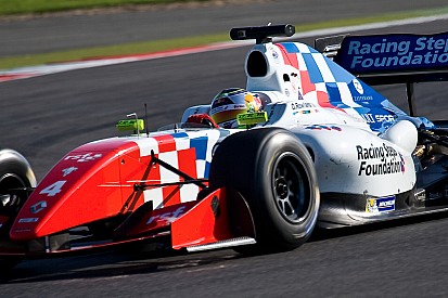 Troisième pole position consécutive pour Rowland