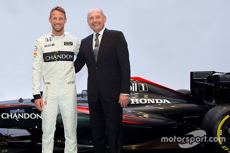 Jenson Button de McLaren y Ron Dennis McLaren Presidente y Consejero Delegado