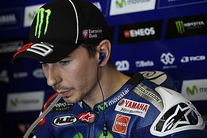 Lorenzo suffers sprained shoulder ahead of Motegi race