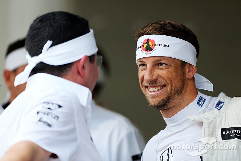 Eric Boullier, McLaren Racing Director con Jenson Button, McLaren