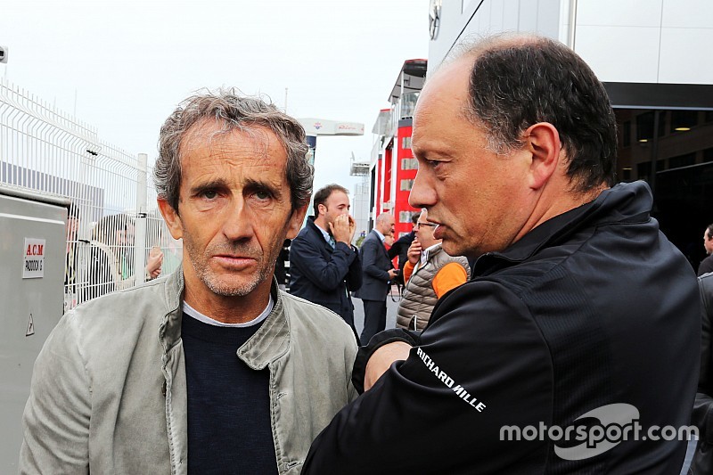 (L naar R): Alain Prost, met Frederic Vasseur, ART GP-baas