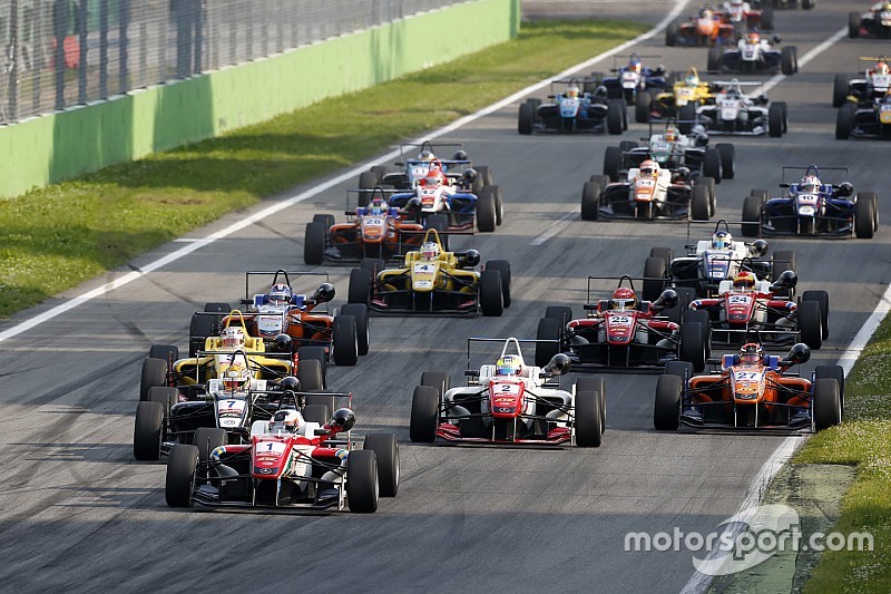 Départ : Felix Rosenqvist, Prema Powerteam Dallara Mercedes-Benz mène