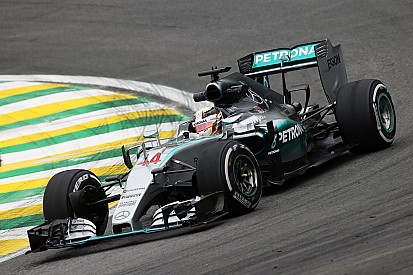 VT1: Lewis Hamilton razendsnel, Verstappen in top-10