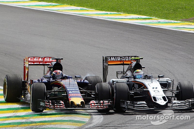 Sergio Perez, Sahara Force India F1 VJM08 and Max Verstappen, Scuderia Toro Rosso STR10 battle for position