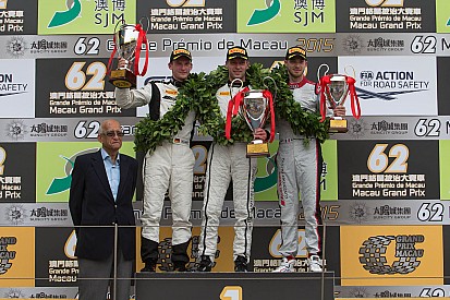 Mücke pakt zege in kwalificatierace, Van der Zande op P4