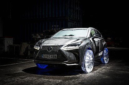 Bijzondere creatie: Lexus NX (2.200 kg) rijdt op wielen van ijs
