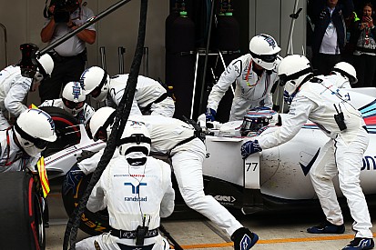 Bottas culpa a los birlos por los problemas de Williams en los boxes