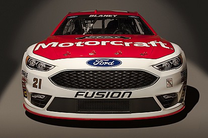 Ford's nieuwe NASCAR Sprint Cup-auto lijkt sprekend op productiewagen