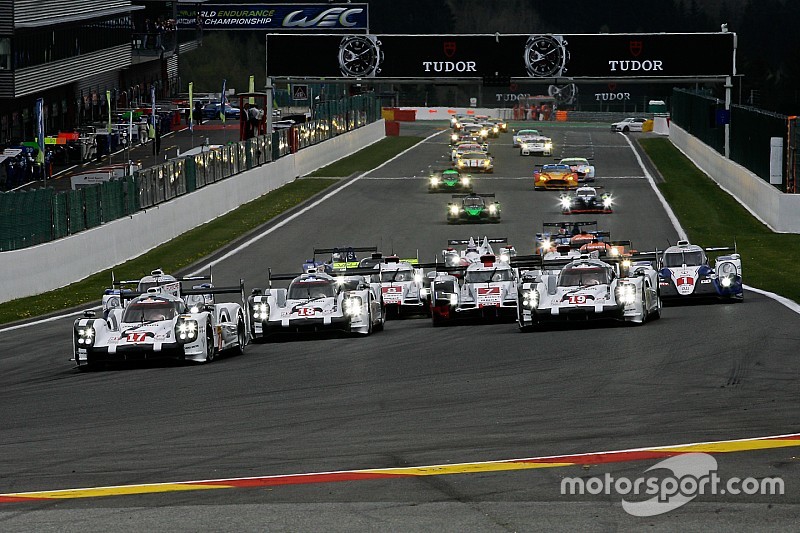 Start: #17 Porsche Team Porsche 919 Hybrid Hybrid: Timo Bernhard, Mark Webber, Brendon Hartley leads