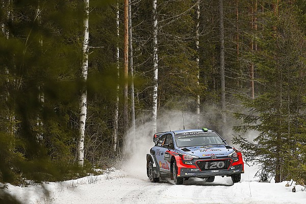 Paddon se acerca a Ogier en Suecia