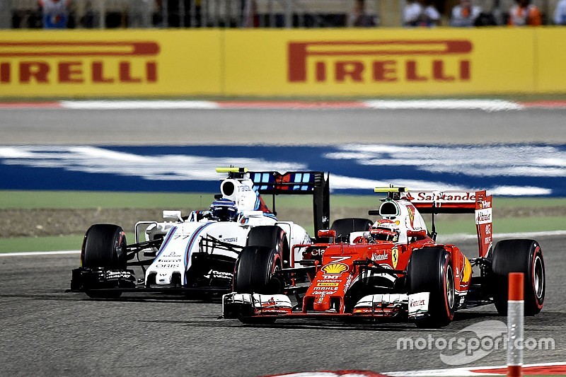 Kimi Raikkonen, Ferrari SF16-H y Valtteri Bottas, Williams FW38