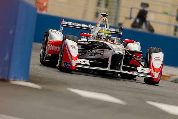 Problemas en los neumáticos afectaron a Senna 