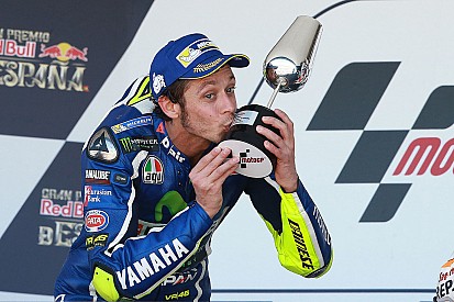 Rossi wint Spaanse Grand Prix in 'Lorenzo-stijl'