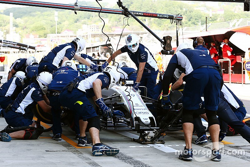 Felipe Massa, Williams FW38 practica una parada en pits