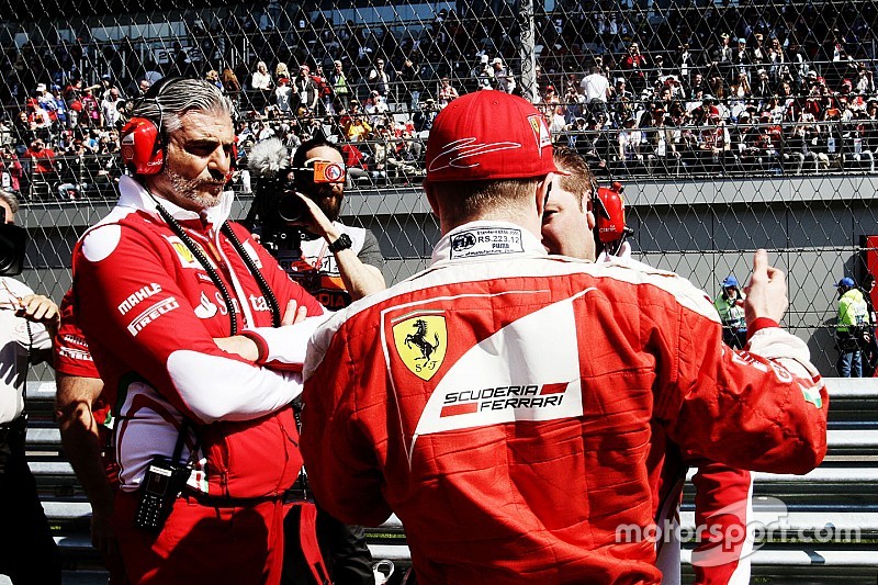 Maurizio Arrivabene, Ferrari Team Principal with with Kimi Raikkonen, Ferrari and Dave Greenwood, Ferrari Race Engineer on the grid