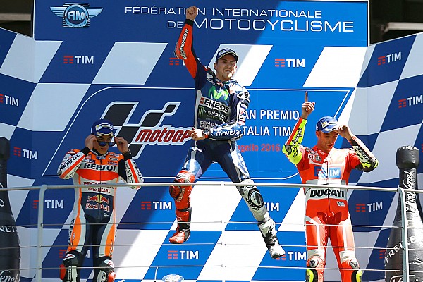 Por 0s019, Lorenzo bate Márquez; Rossi abandona